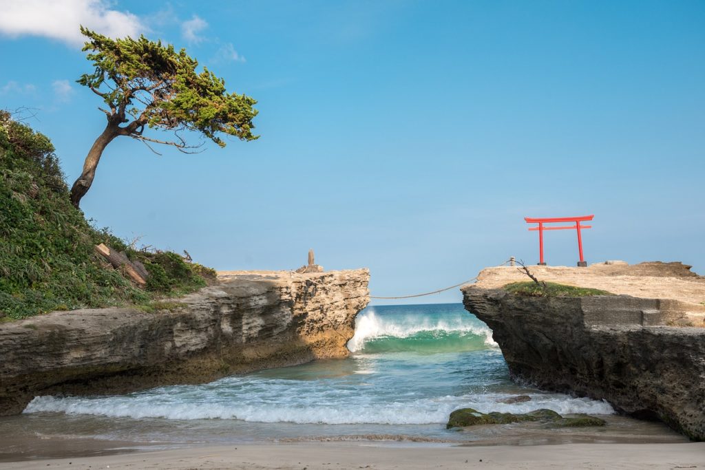 Agosto es la mejor oprtunidad de bañarte en las playas de Japón y refrescarte